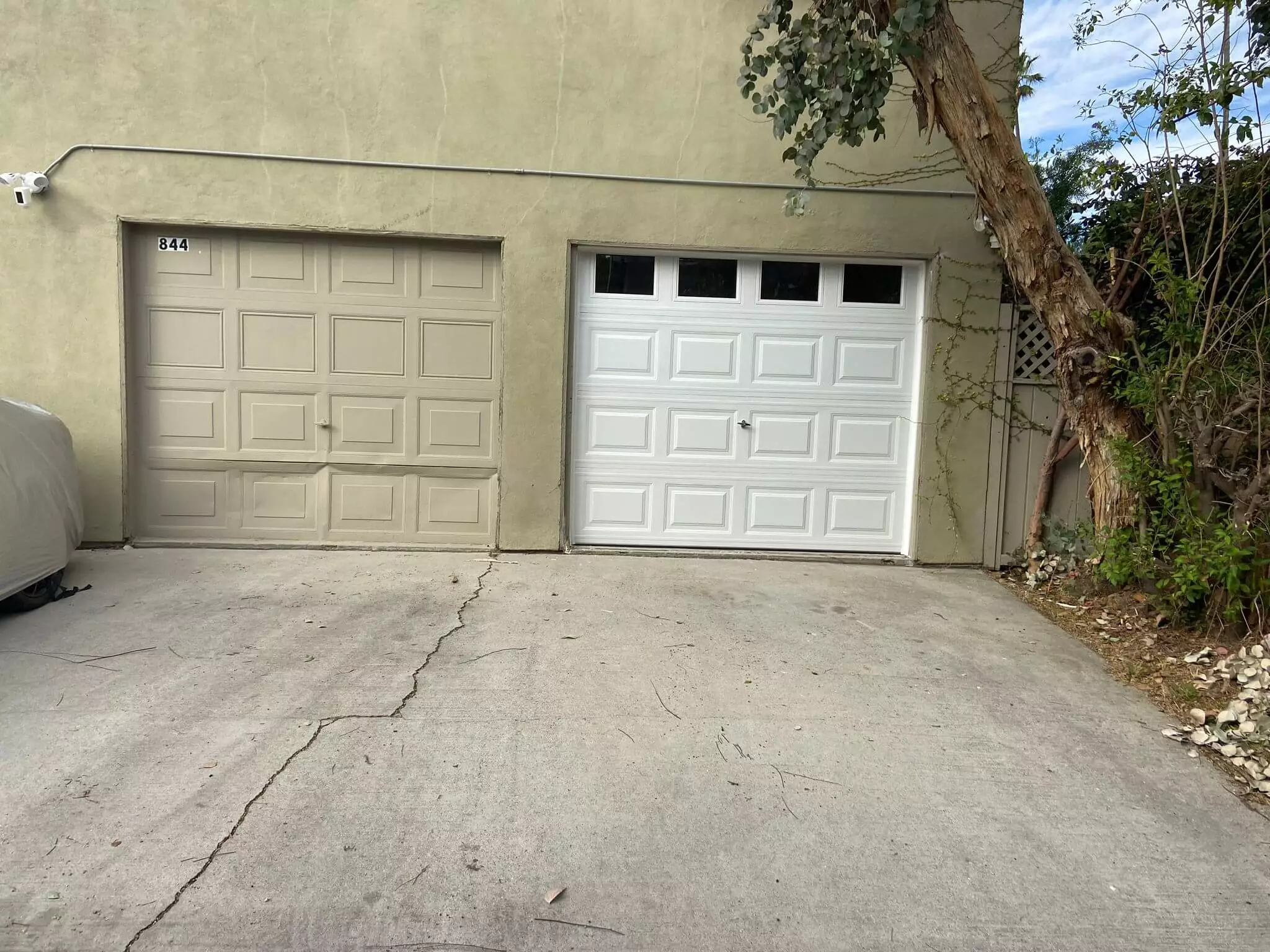 Read more about the article Upgrade Your Home’s Curb Appeal with A New Garage Door